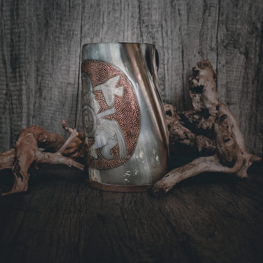 Handsnidad hornmugg, Oden till häst