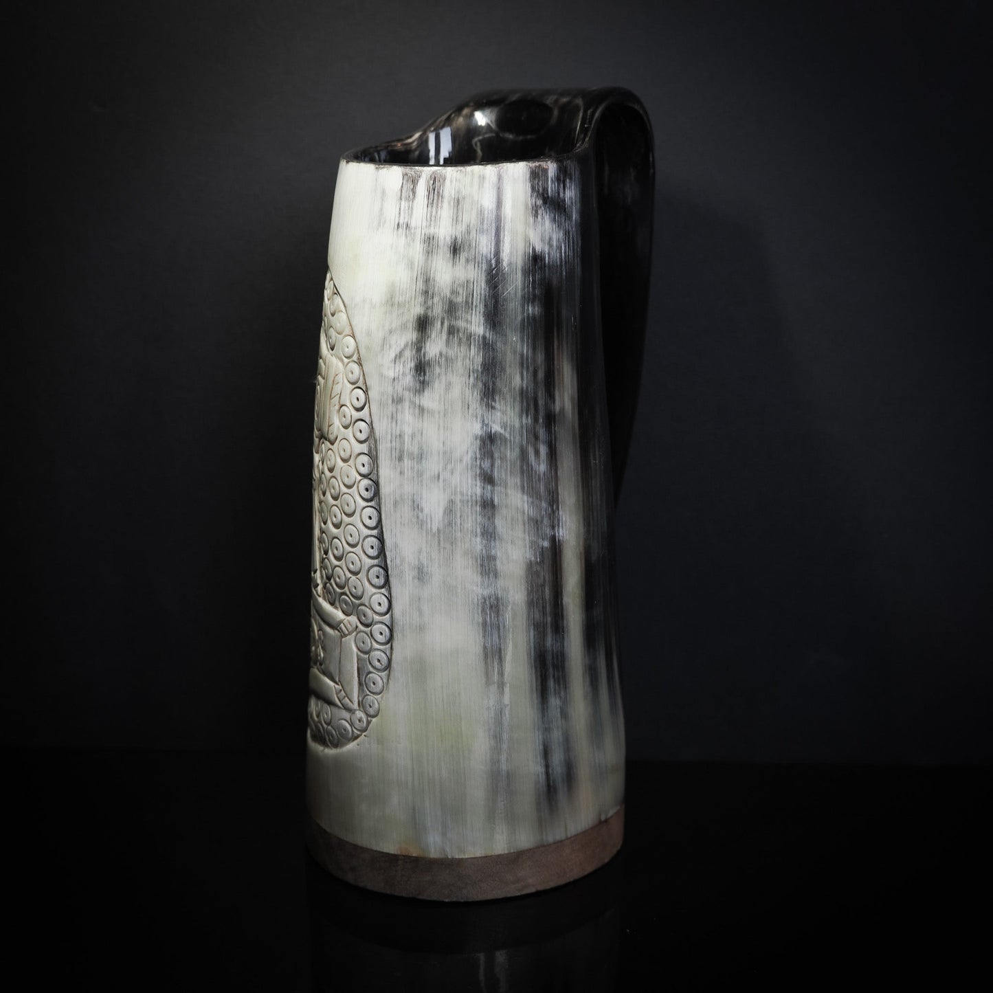 Handsnidad hornmugg, Torshammare