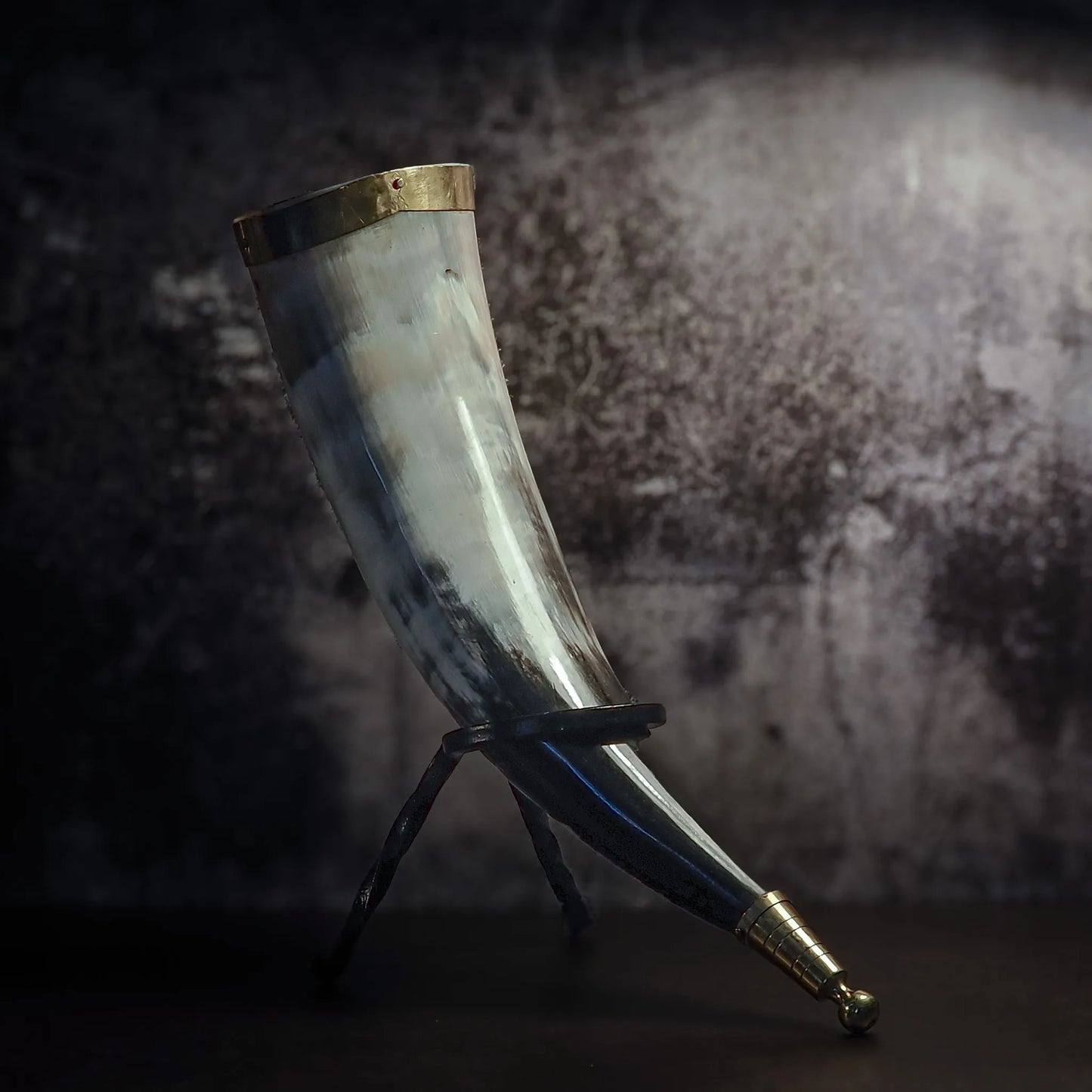 Dryckeshorn med mässingsdekor, ca 250ml