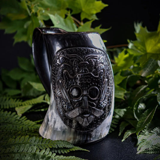 Handsnidad hornmugg, Lokemask