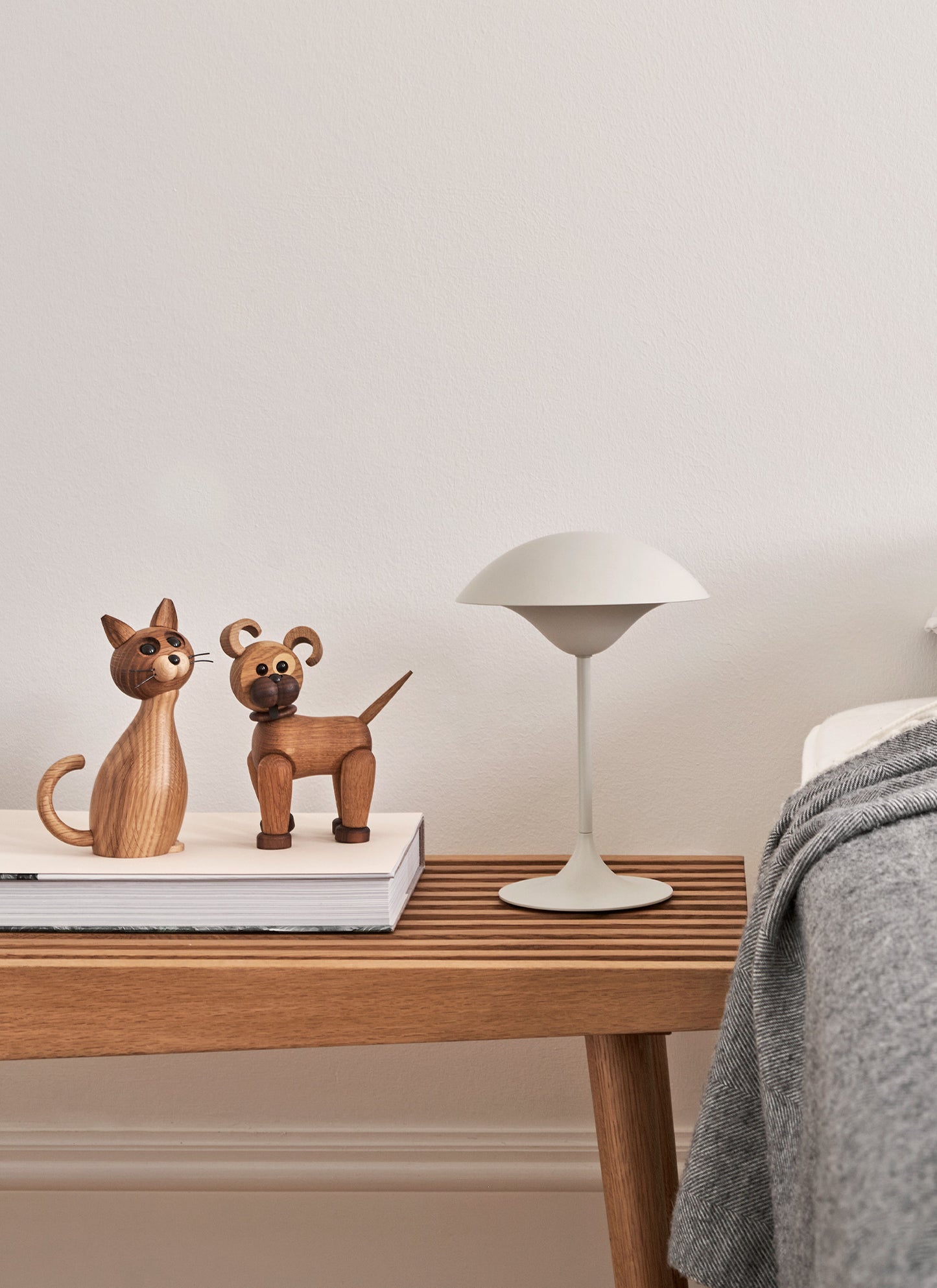 Happy – Trähund Dekoration 13,5 cm FSC®