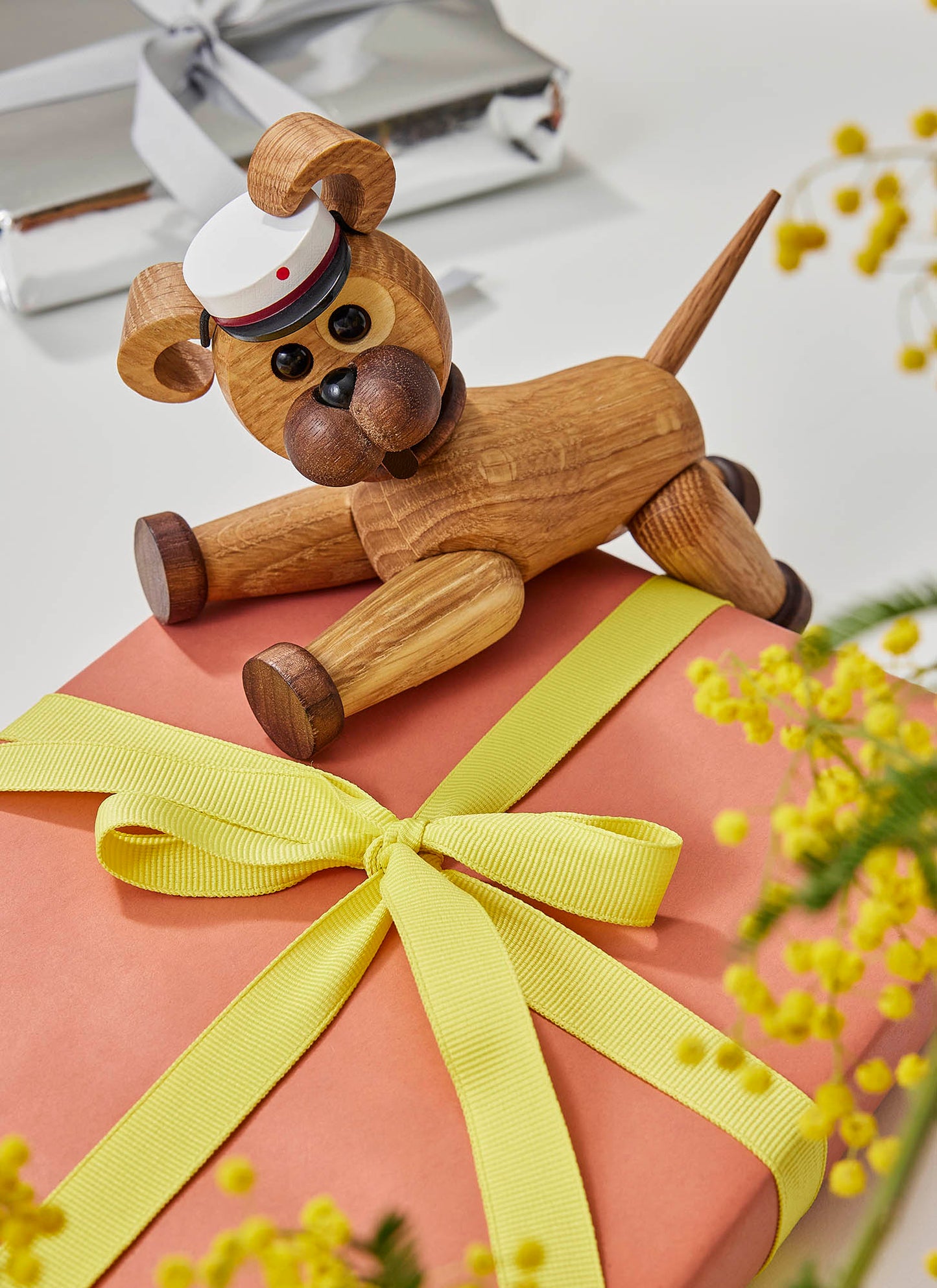 Happy – Trähund Dekoration 13,5 cm FSC®