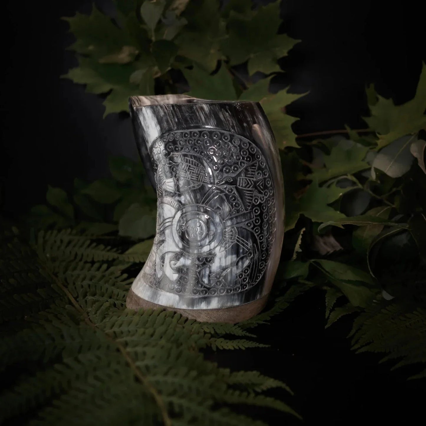 Handsnidad hornmugg, Odin till häst