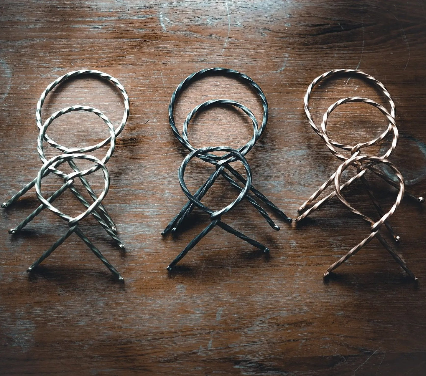 Stort dryckeshorn med smidesställ, Ca 500 ml