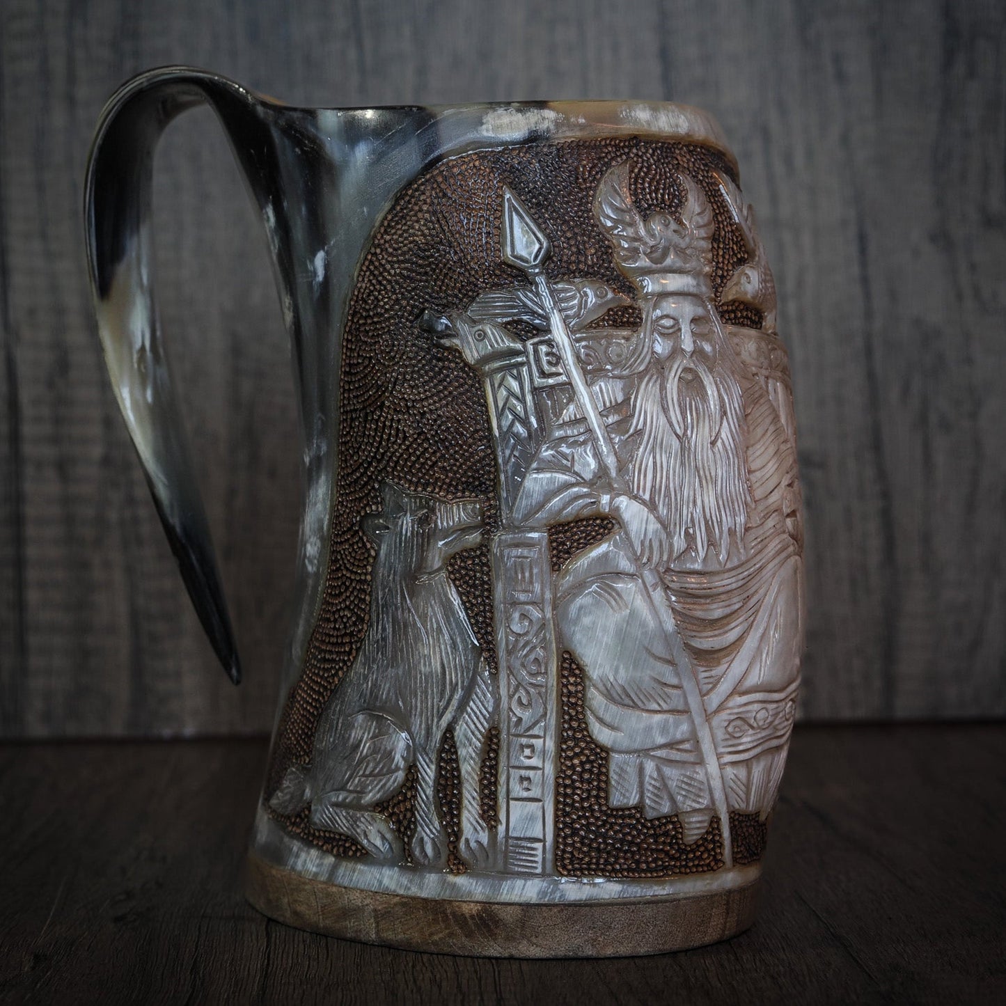 Handsnidad hornmugg, Allfader Oden