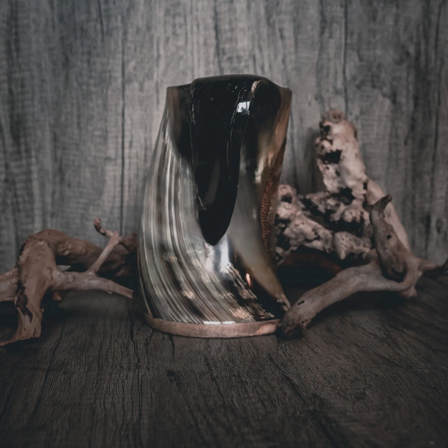 Handsnidad hornmugg, Oden till häst