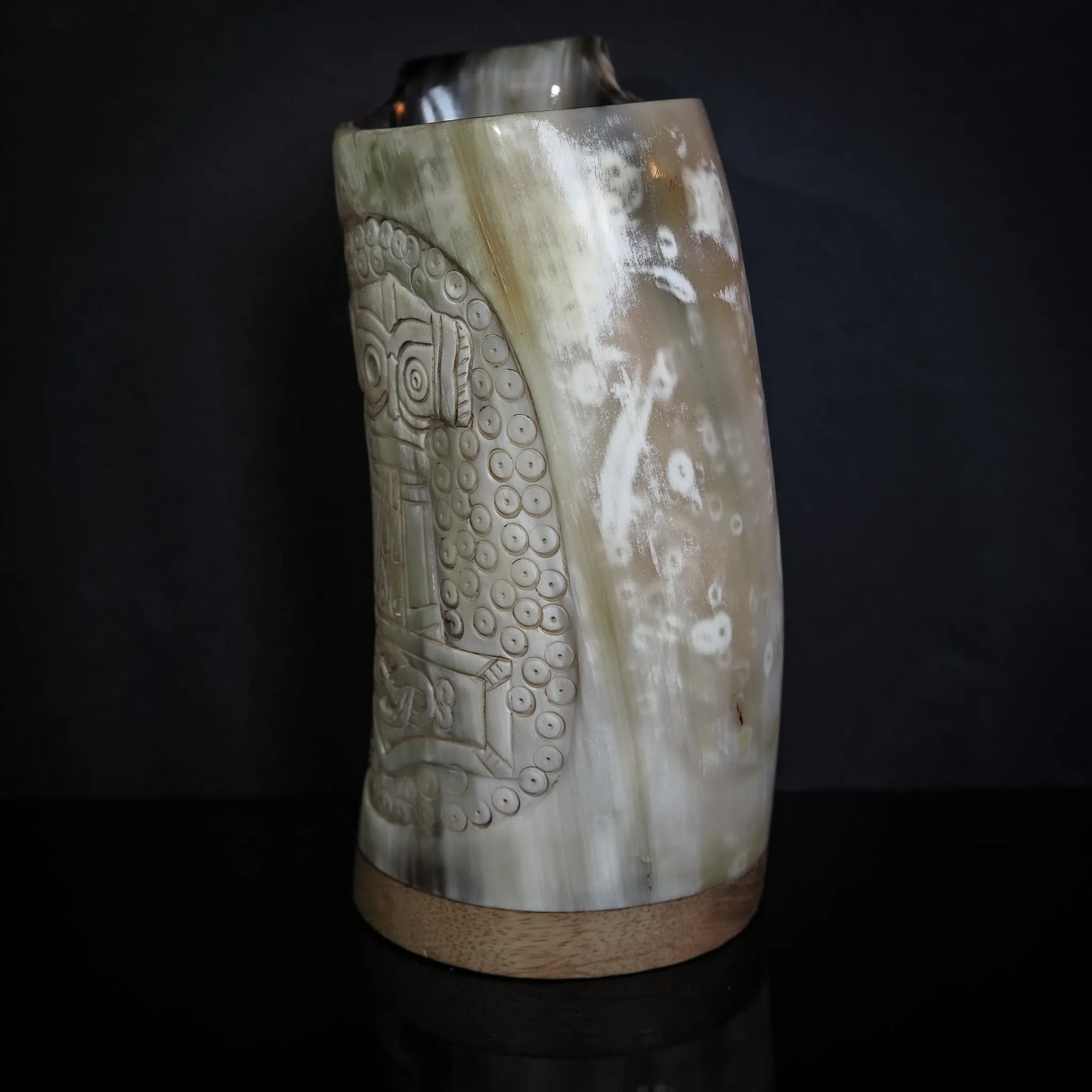 Handsnidad hornmugg, Torshammare