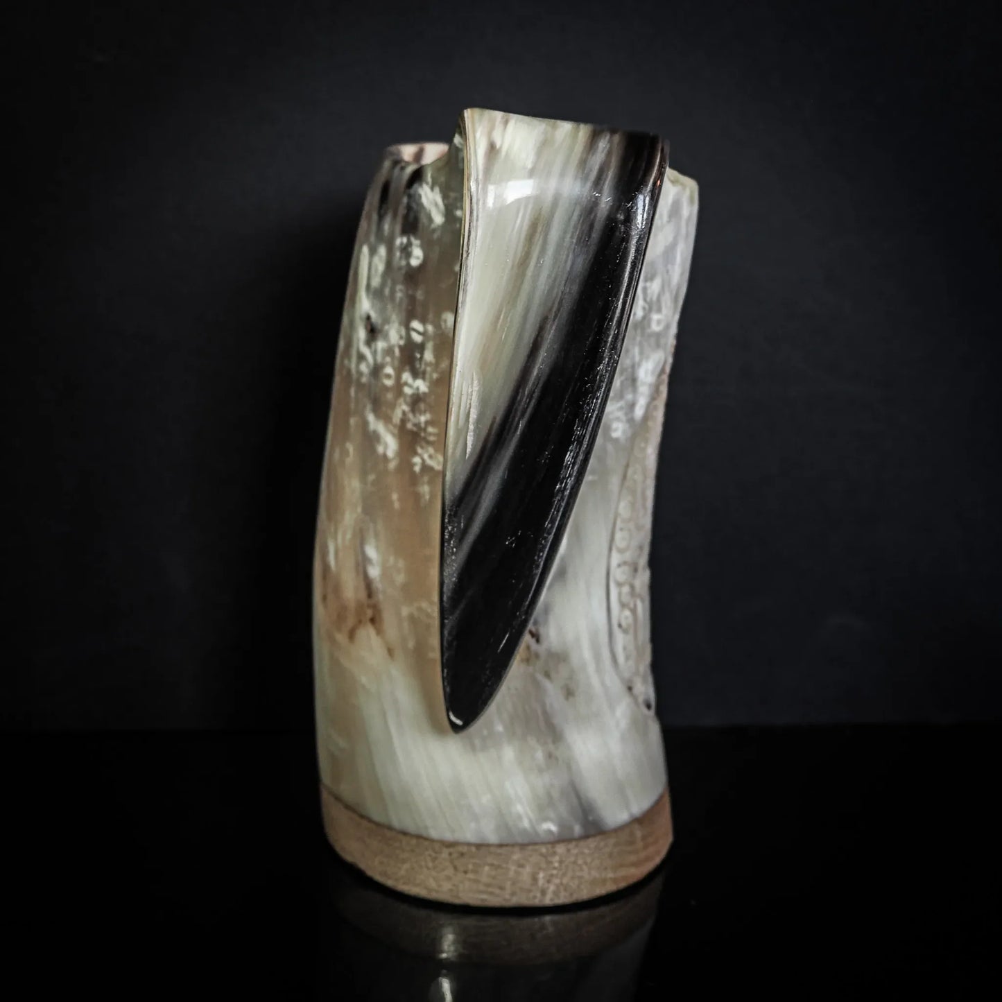 Handsnidad hornmugg, Torshammare