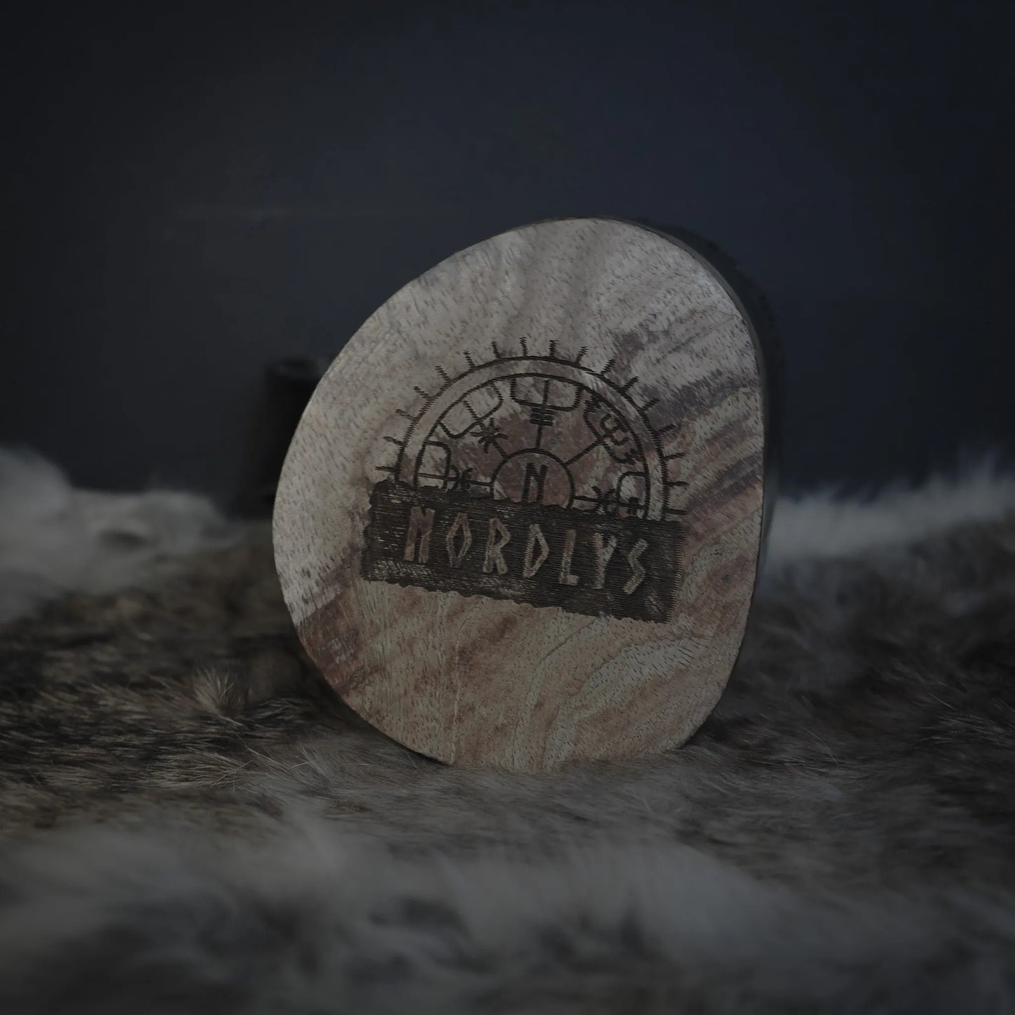 Handsnidad hornmugg, Hugin och Munin