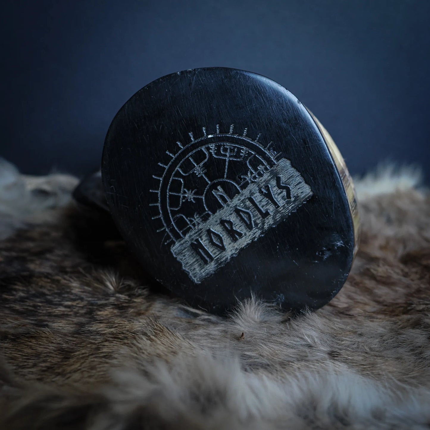 Handsnidad hornmugg, Livets träd