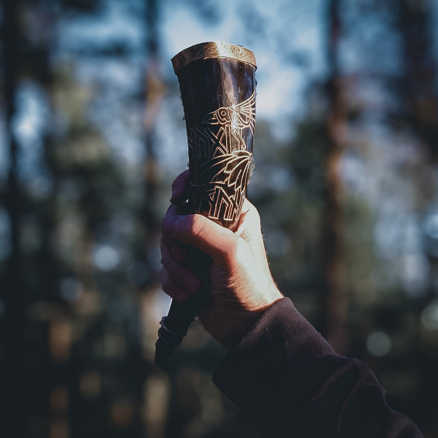 Dryckeshorn med korp och gravyr. ca 250 ml