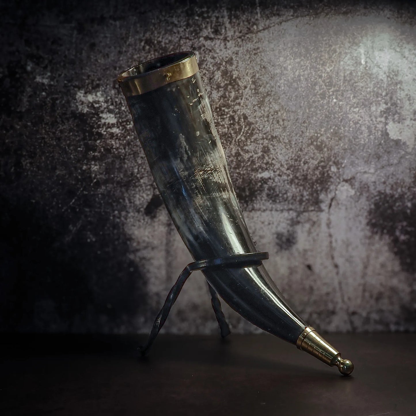 Dryckeshorn med mässingsdekor, ca 250ml