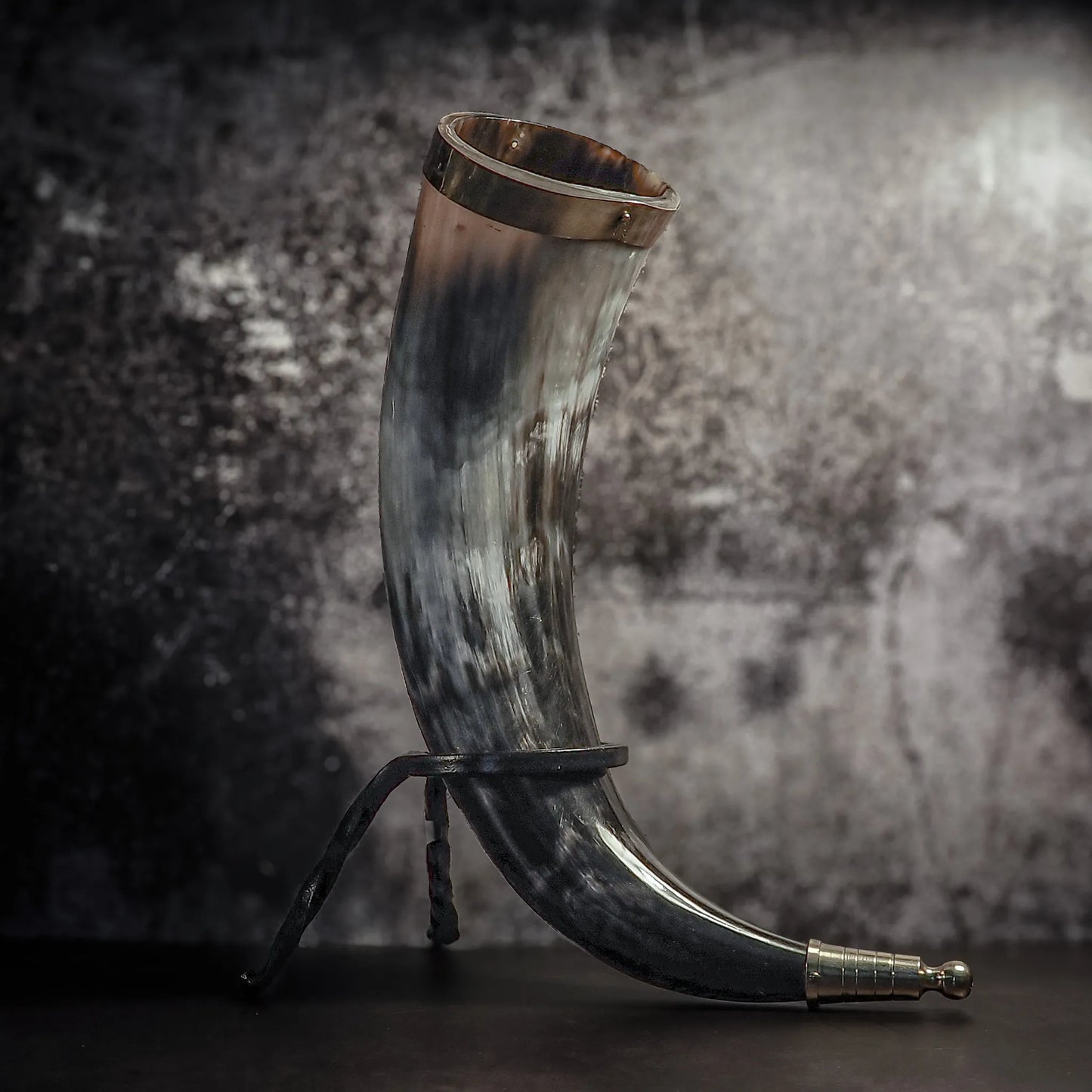 Dryckeshorn med mässingsdekor, ca 250ml