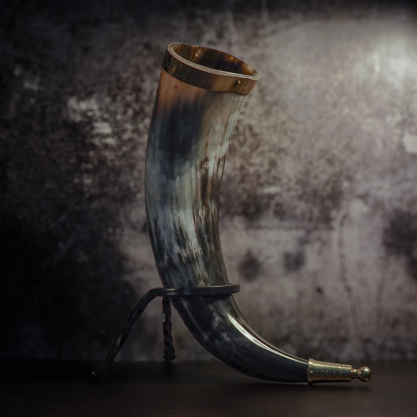 Dryckeshorn med mässingsdekor, ca 250ml