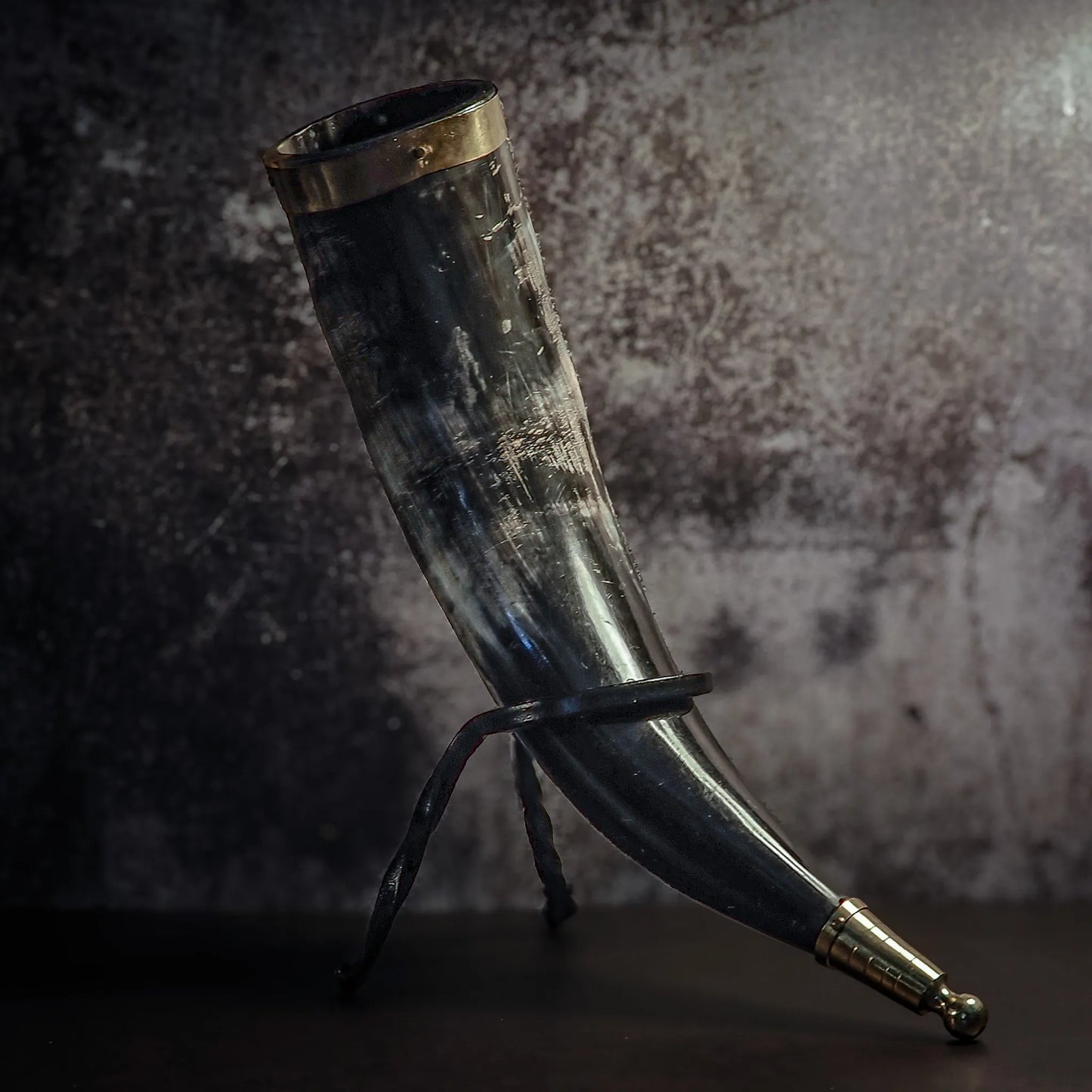 Dryckeshorn med mässingsdekor, ca 250ml