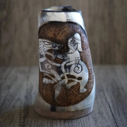 Handsnidad hornmugg, Thyr och fenris