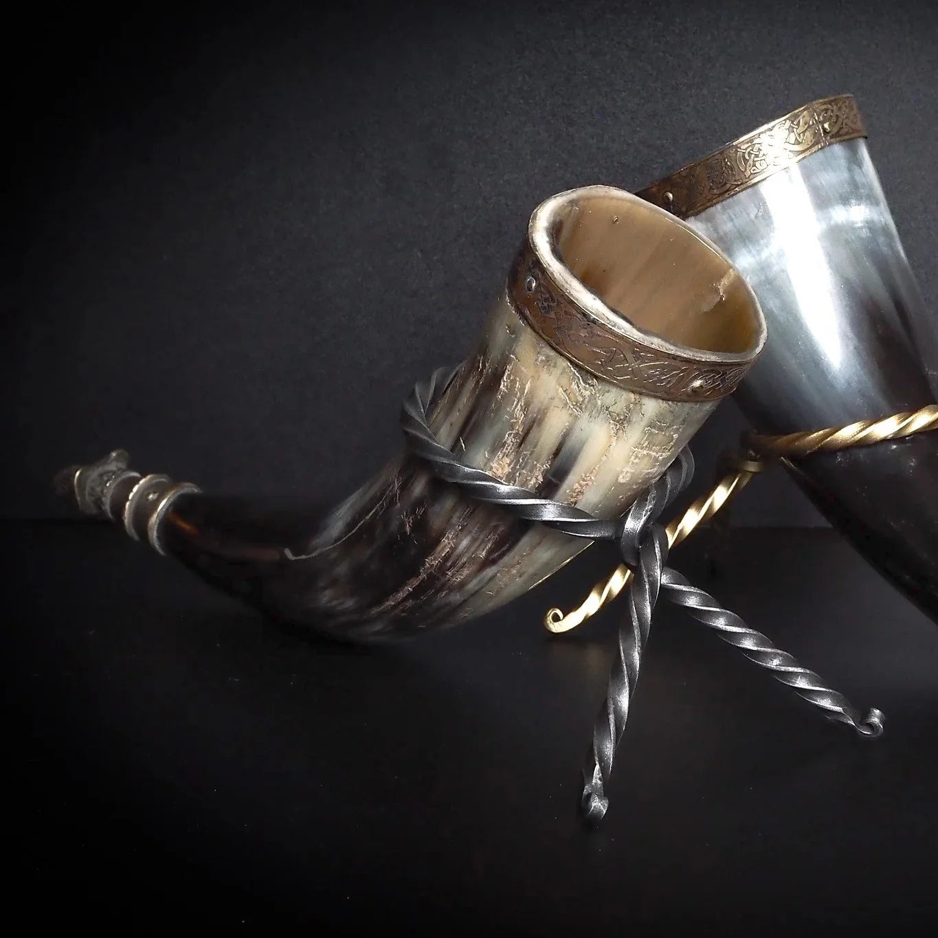 Dryckeshorn Bärsärk med hornställ