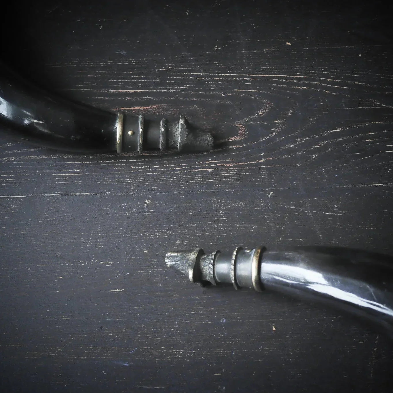 Dryckeshorn Bärsärk med hornställ