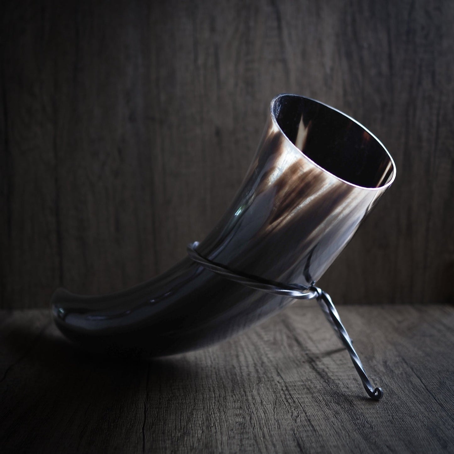 Dryckeshorn med smidesställ, 800 ml